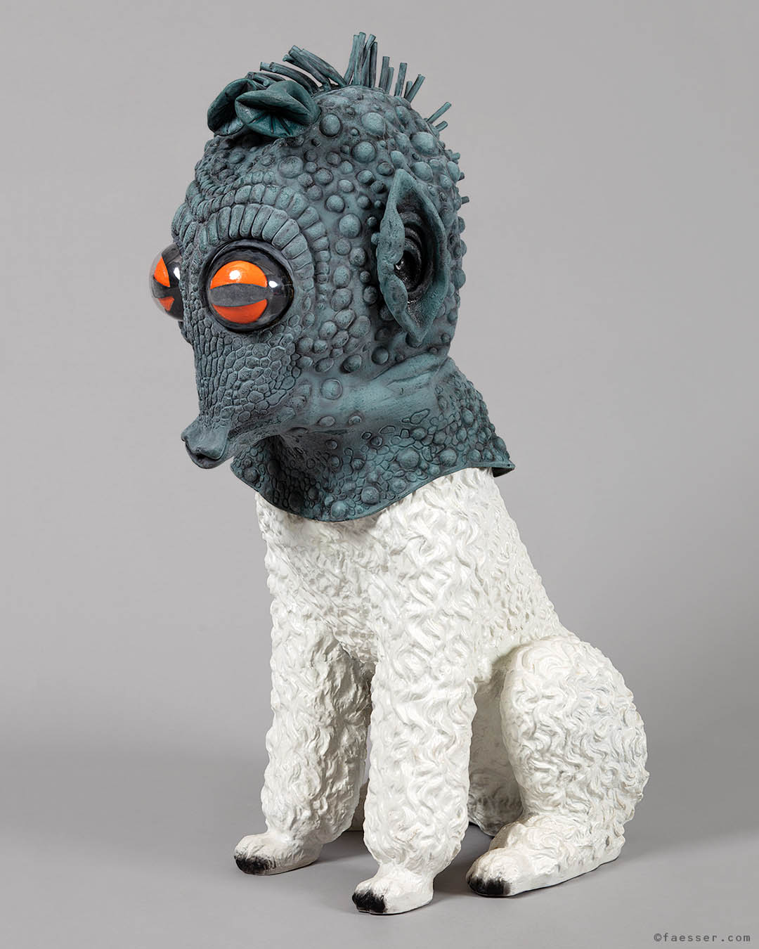 Poodle sculpture with Greedo mask from Star Wars; work of art as figurative sculpture; artist Roland Faesser, sculptor and painter 2019